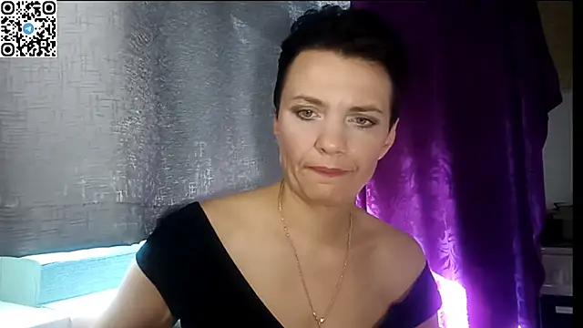HotMamaQueen234 webcam