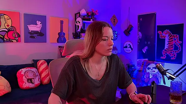 VireliaMoonfall webcam