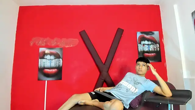 KING_LOVERS1 live cam on StripChat
