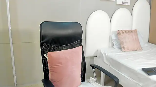 YaraShinne webcam