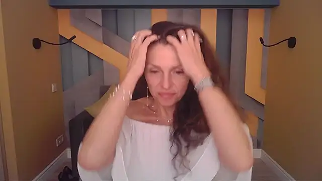EllaLong live cam on StripChat