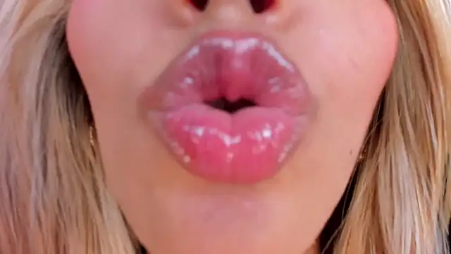 MelissaMoore_ webcam