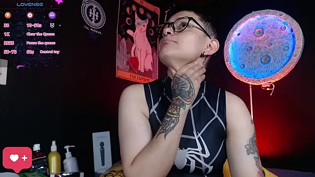 girl_intense444 webcam