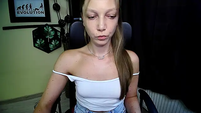 EmillyPlay webcam