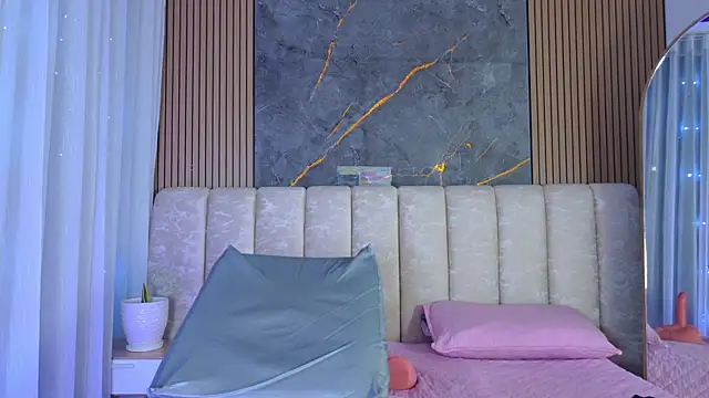 mia_scot webcam