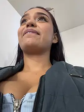 Sara-77 live cam on StripChat