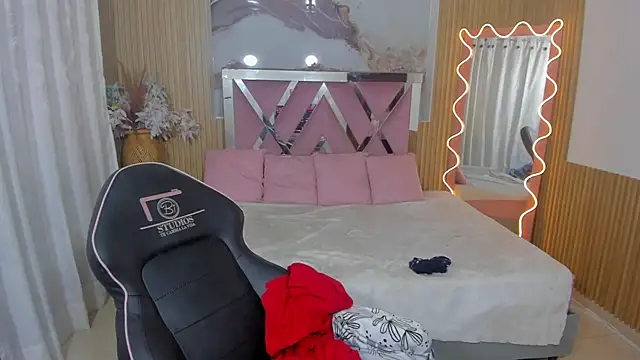 Krysstal_tay1 live cam on StripChat