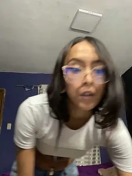 Violeth_00 live cam on StripChat