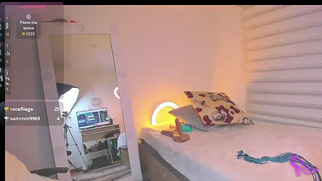 SharonVelvet live cam on StripChat