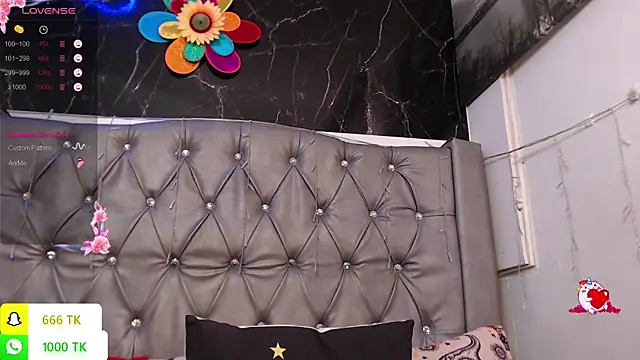 LAILAGUMMY webcam