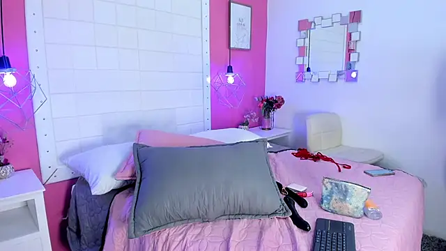 naomi_taylor27 webcam