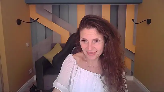 EllaLong webcam