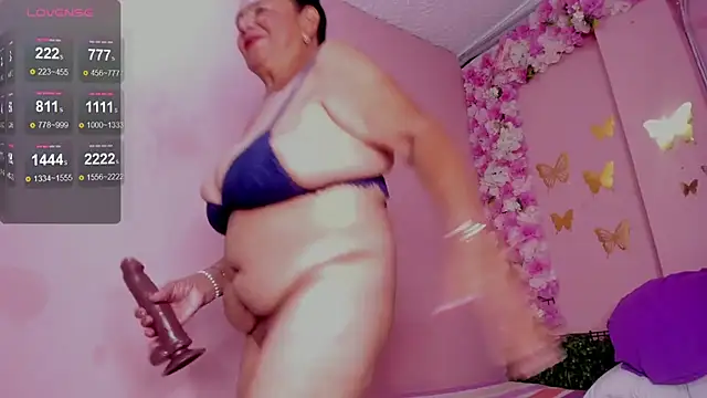 grandmother_milf live cam on StripChat