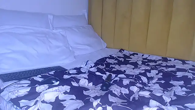 Bella_2025 webcam