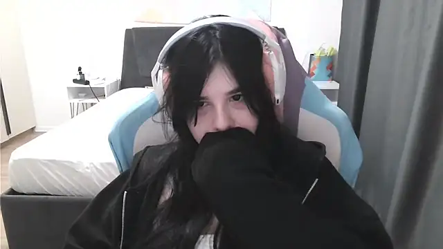 LunarMia webcam