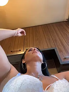 Hotmomcheckk_ webcam