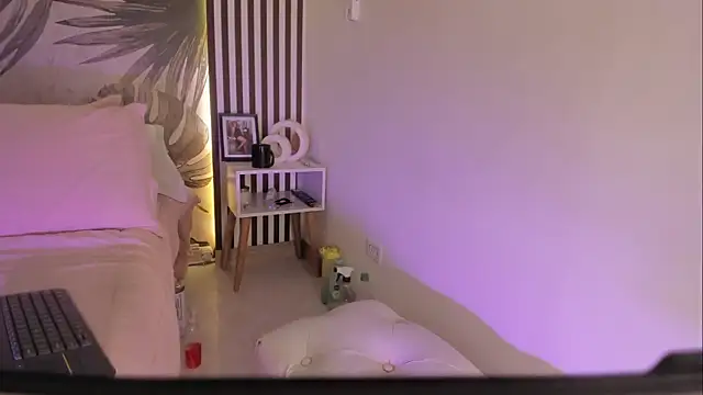 Samaantha-White webcam