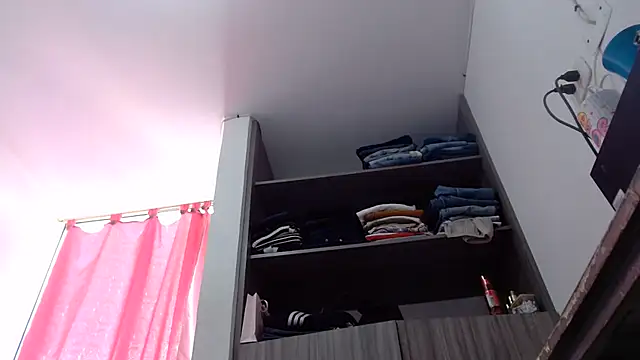 nicolle_milf1978 webcam