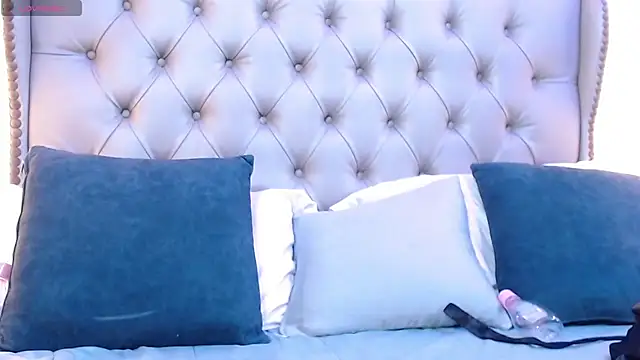 Liiamthompson webcam