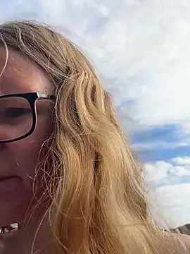 Bikergirl_97 webcam