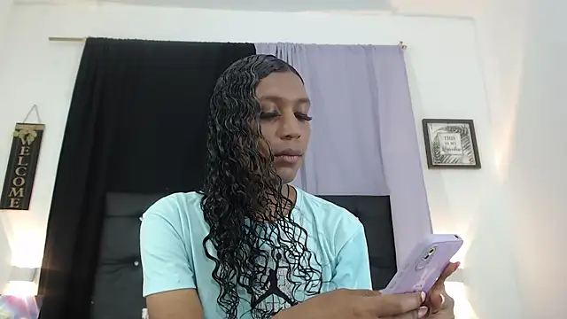 Mia_Hiills webcam