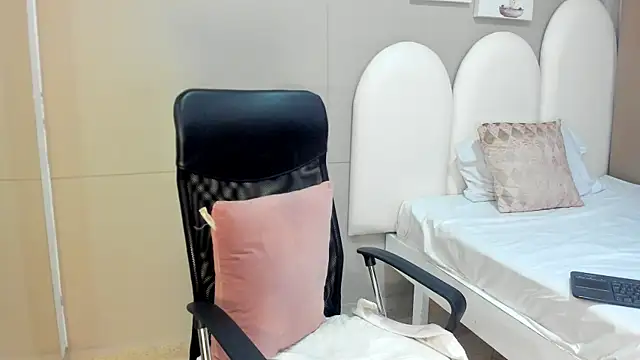 YaraShinne webcam