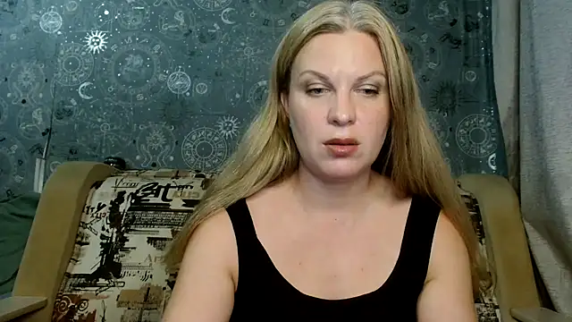 BlondeFox webcam