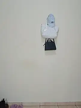 HugeTitisxx webcam
