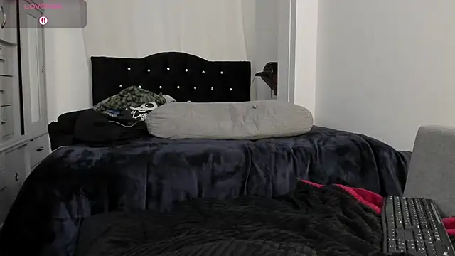 Amy_Aloqua webcam