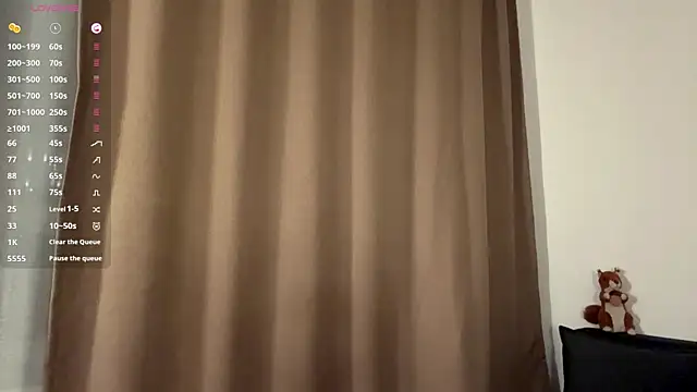Ur_neighbor_Kira webcam