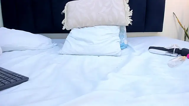 mayaevansmg live cam on StripChat
