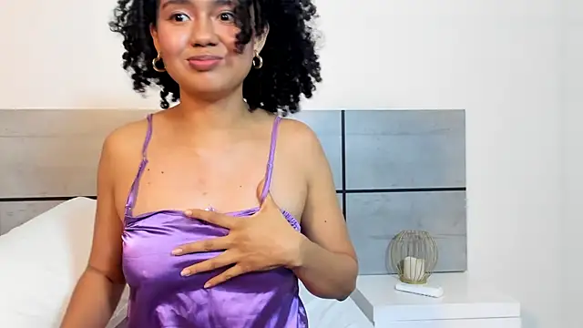Kiraspell live cam on StripChat