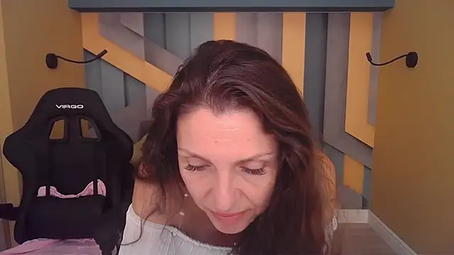 EllaLong webcam
