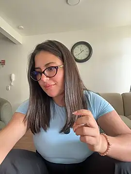 sukhakunis1 live cam on StripChat