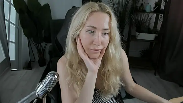 AstraMonroe webcam
