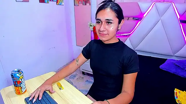 MahiaraHot live cam on StripChat