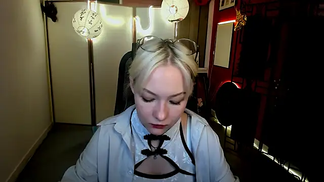 OliviaVale webcam