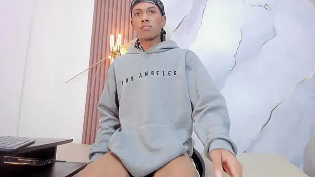 Cuteboyhenrik_os webcam