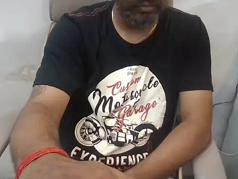 Aloneisbest live cam on StripChat