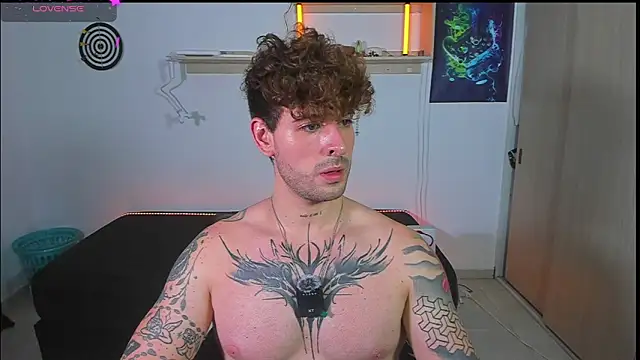 ARES_TATTO live cam on StripChat