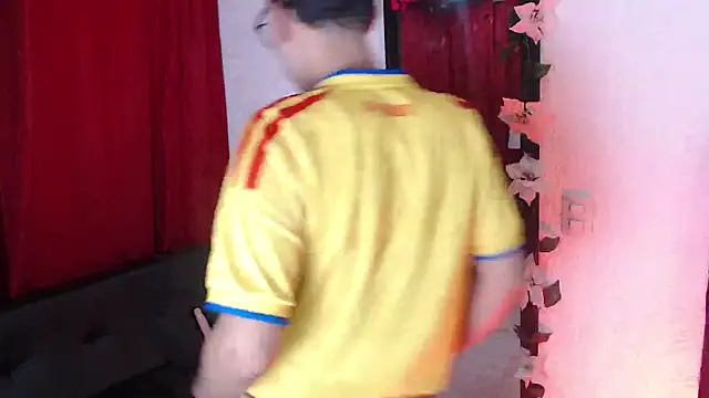 Maximo_Lux live cam on StripChat