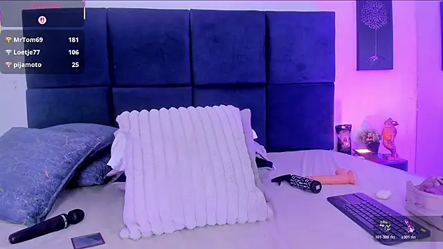 april_jones05 live cam on StripChat
