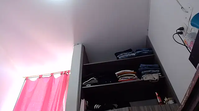 nicolle_milf1978 webcam