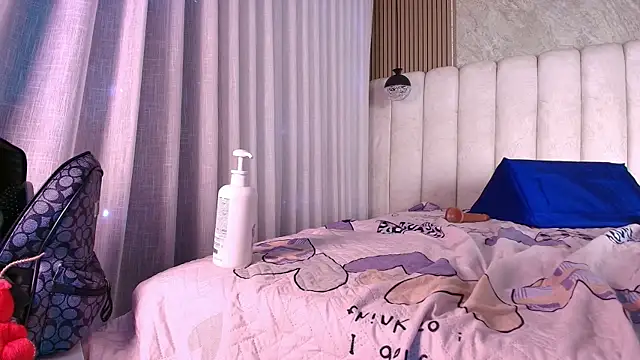 celeste_moonx webcam