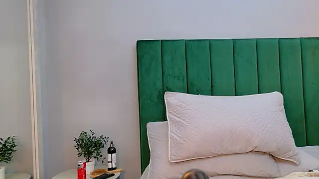 NaughtyHally_ webcam