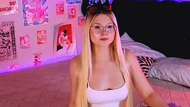 LunariaFox webcam