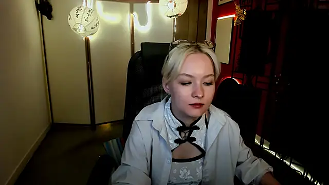 OliviaVale webcam
