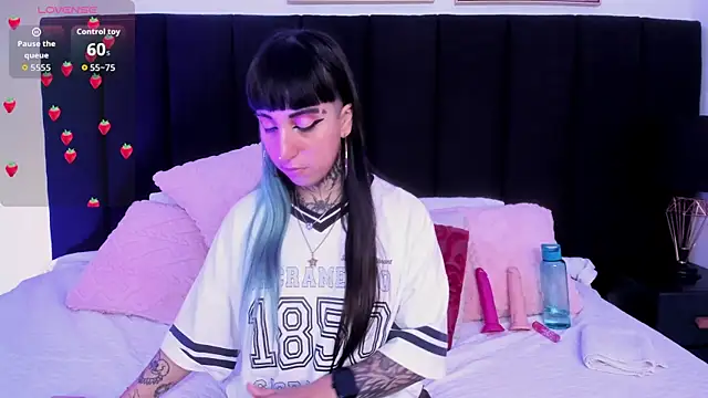 izzy_moon7 webcam
