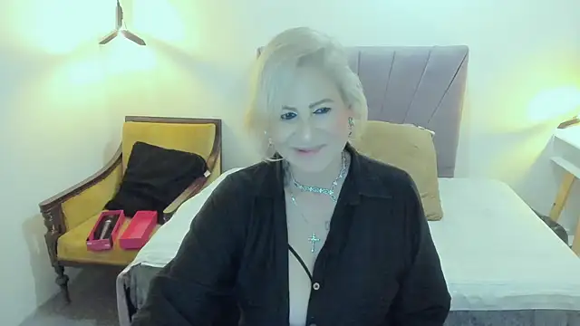 ScarletHoot_ webcam