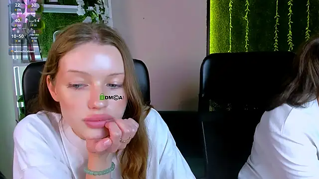 khloebeauty live cam on StripChat